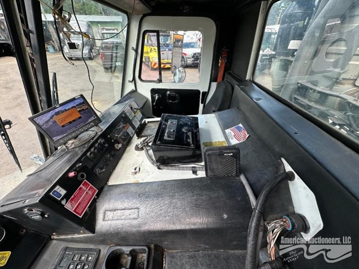 2015-mack-leu613-image-14