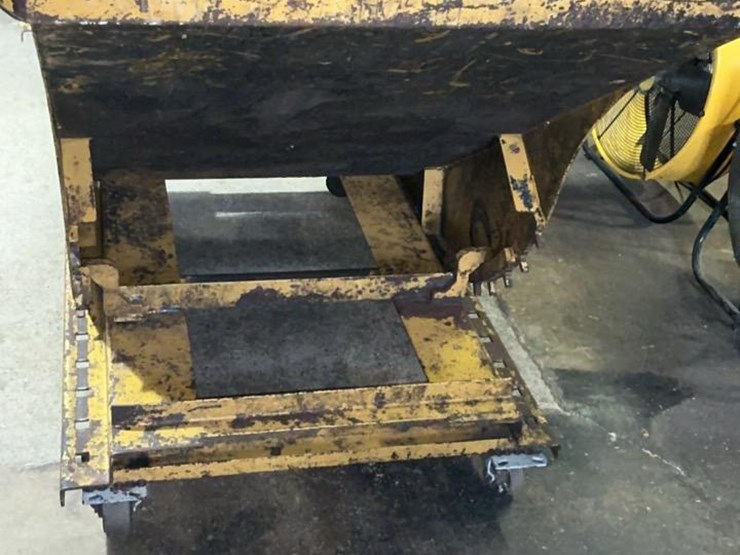 #606-•-wheeled-self-dumping-hopper-image-7