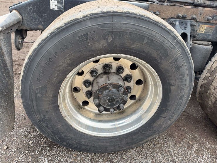 2019-peterbilt-579-image-10