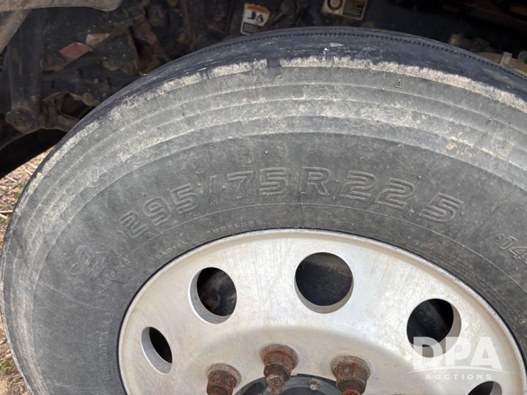 2014-kenworth-t660-image-19