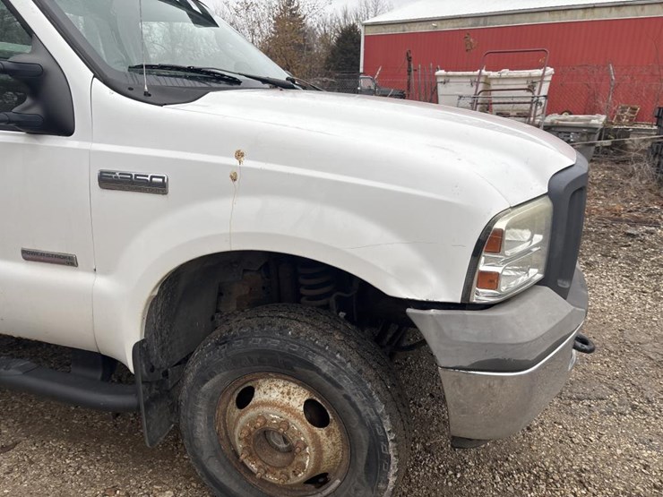 ford-f350-xl-image-10