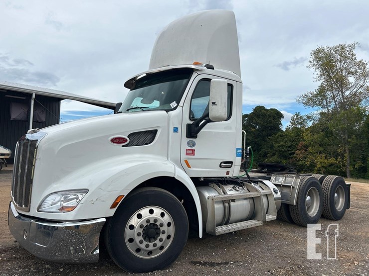 peterbilt-579-image-1