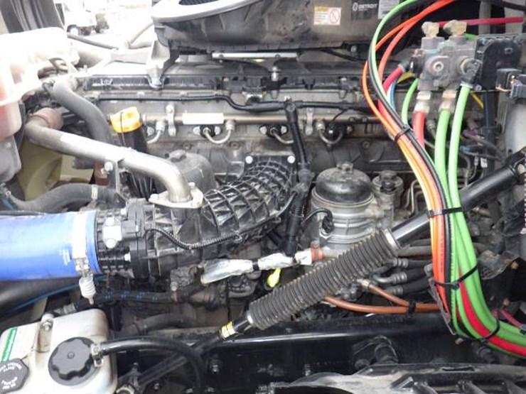 2022-freightliner-cascadia-126-image-26