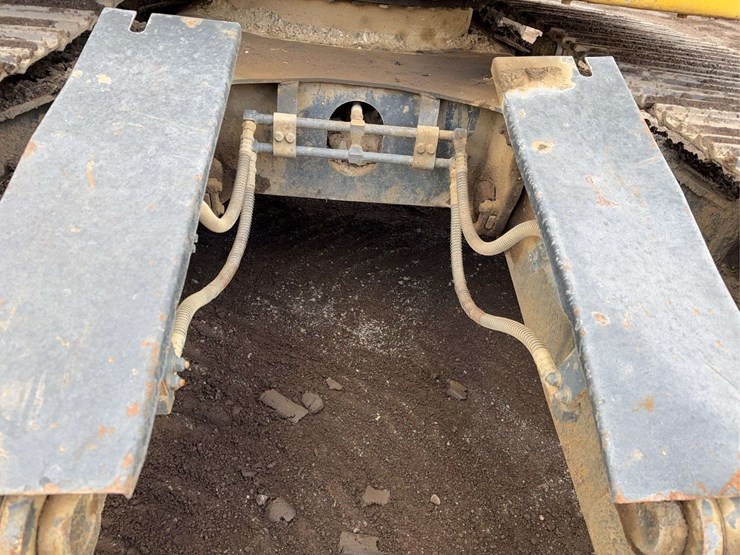 2012-komatsu-pc138-image-31