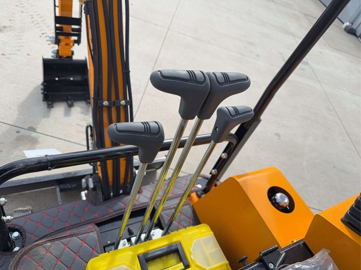 2025-miva-va15-mini-excavator-image-15