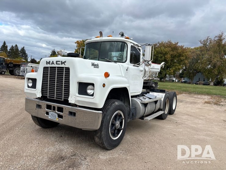 mack-r686st-image-2