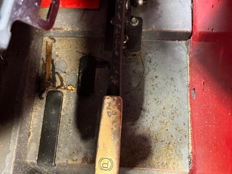 massey-ferguson-4708-image-38