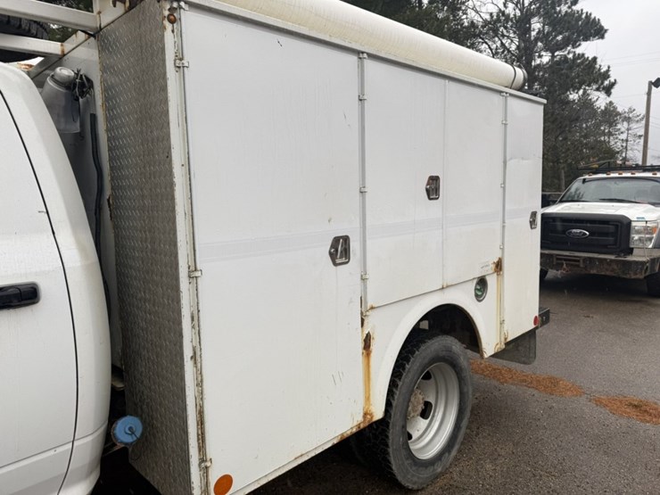 #1840-•-2013-ram-5500-4x4-service-truck-image-16