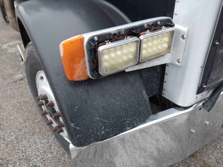 1994-peterbilt-378-image-5