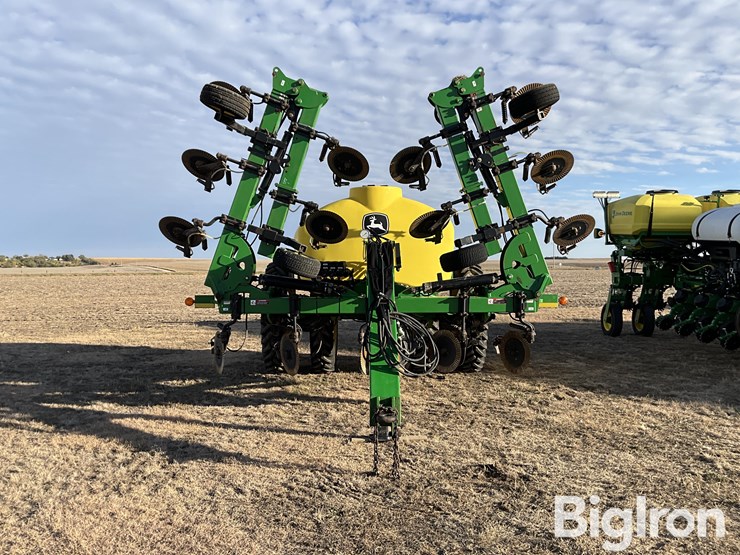 2014-john-deere-2510l-image-2