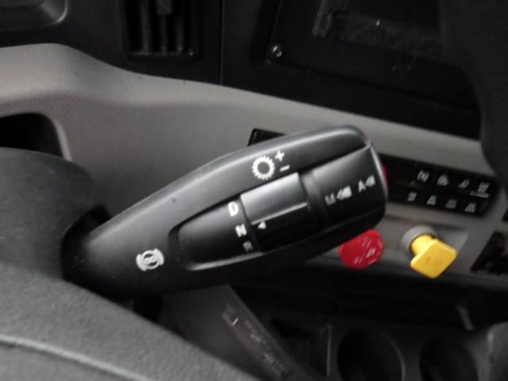 2019-freightliner-cascadia-126-image-19