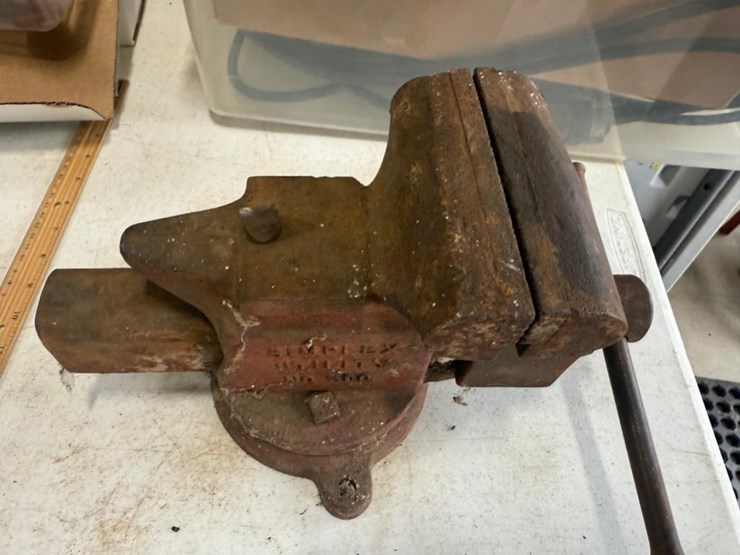 impact-wrench,-angle-grinder,-and-vise-image-13