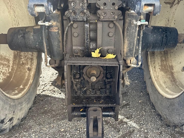 new-holland-tg215-image-17