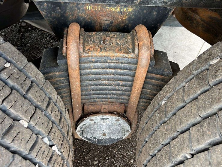 2018-mack-gu-granite-6-axle-dump-truck-image-24