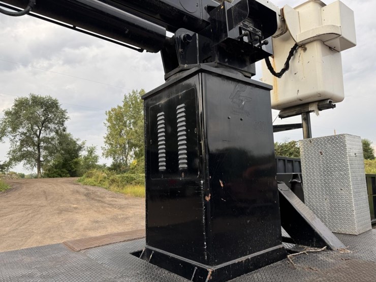 peterbilt-330-image-33