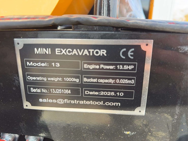 2025-miva-va13-mini-excavator-image-16