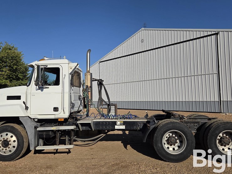 2002-mack-ch613-image-8