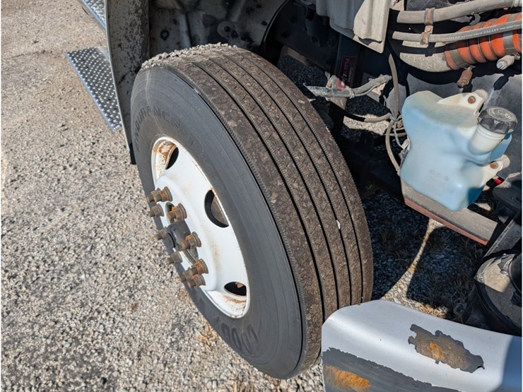 freightliner-m2-106-image-11