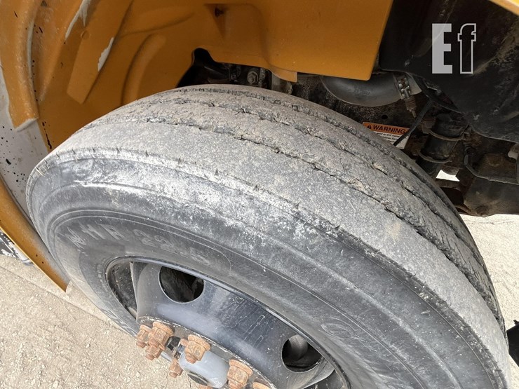 2014-thomas-saf-t-liner-c2-image-13