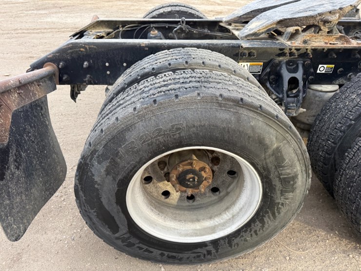 2019-kenworth-t880-image-13