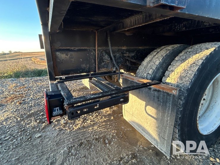 international-4700-image-13