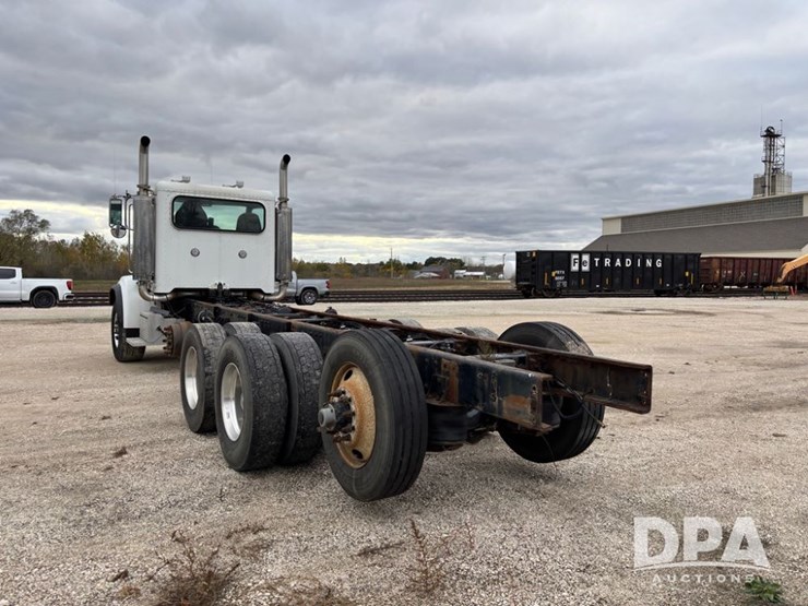 peterbilt-378-image-18