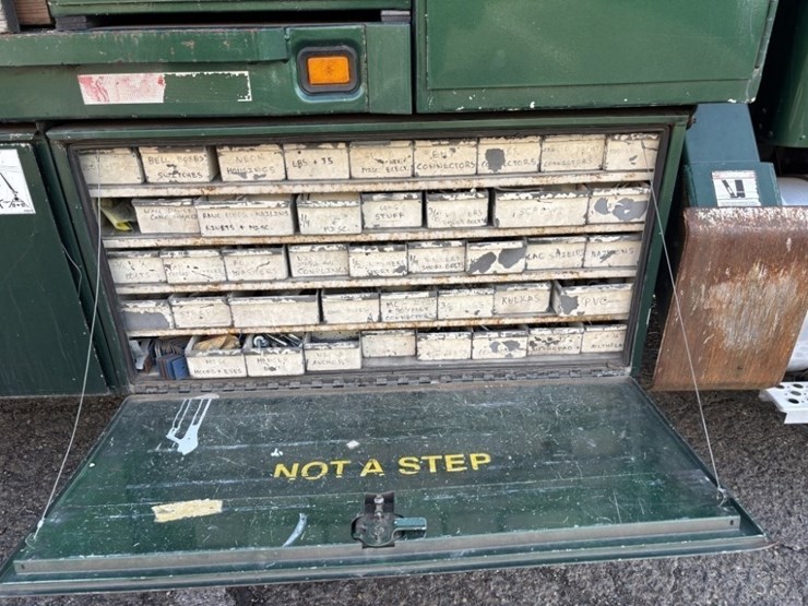 2001-kenworth-t300-image-18