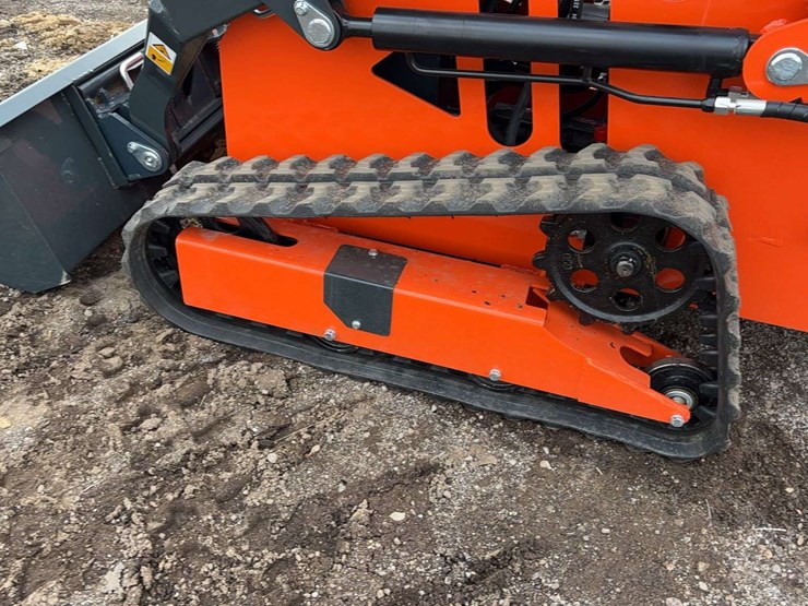 landhero-mini-stand-on-skid-loader-image-6