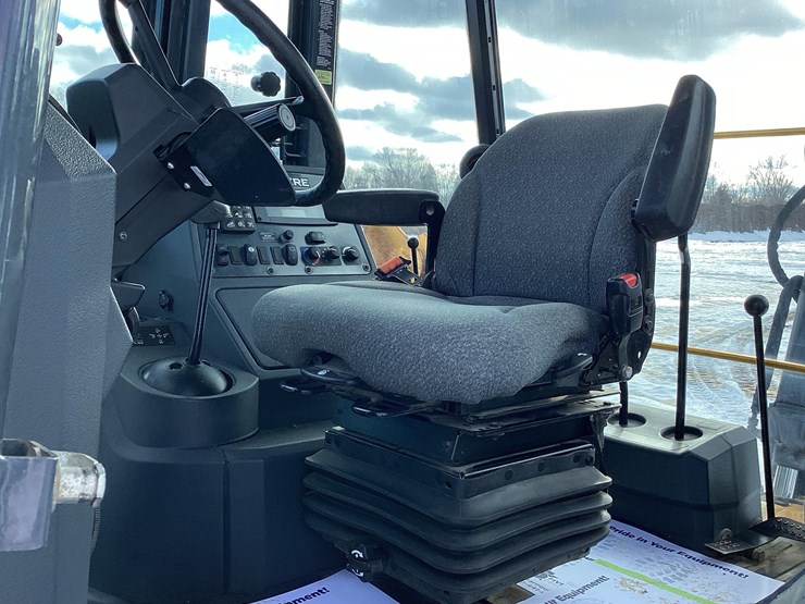 2020-john-deere-310-image-14