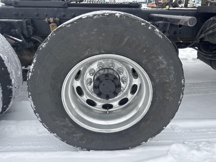 2007-peterbilt-385-image-63