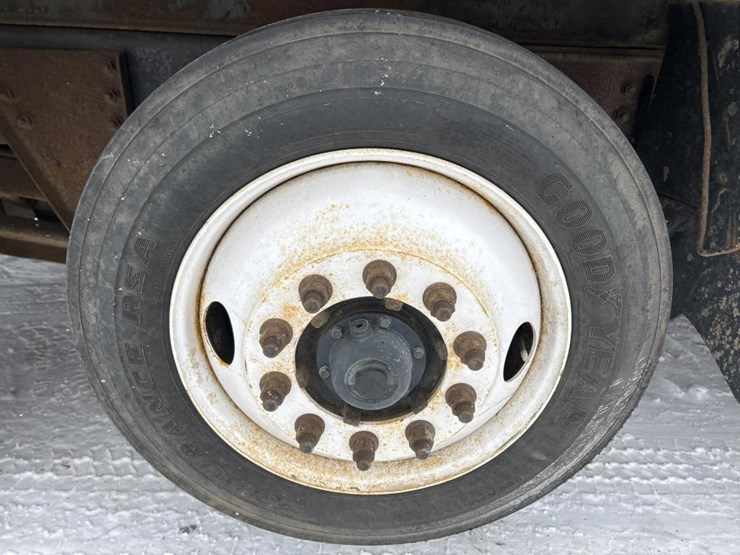 #1042-•-2000-volvo-quad-axle-dump-truck-image-63