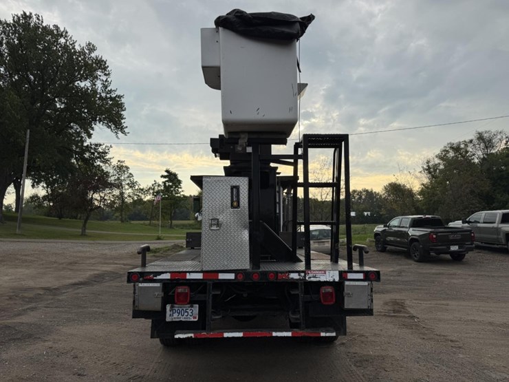 peterbilt-330-image-4