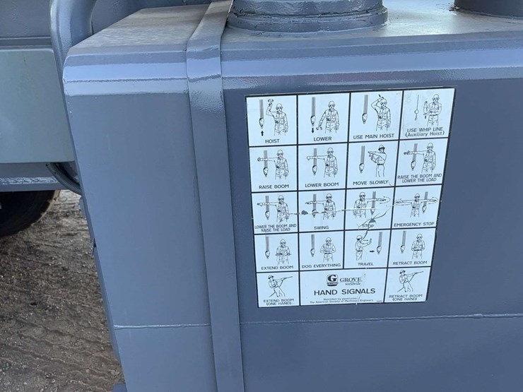 1993-grove-tms700b-image-27