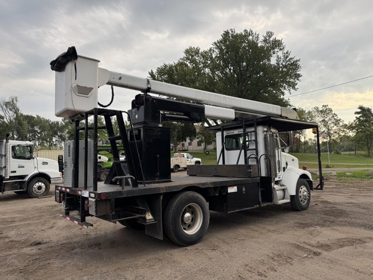 peterbilt-330-image-5