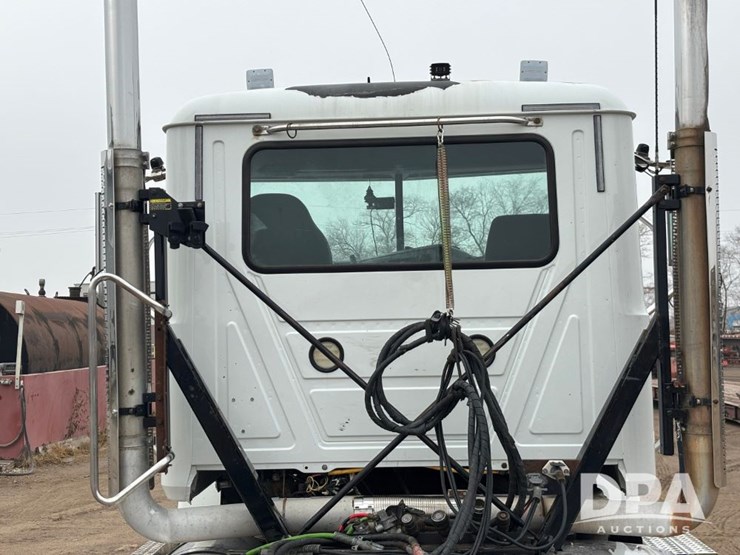 2017-mack-pinnacle-chu613-image-37