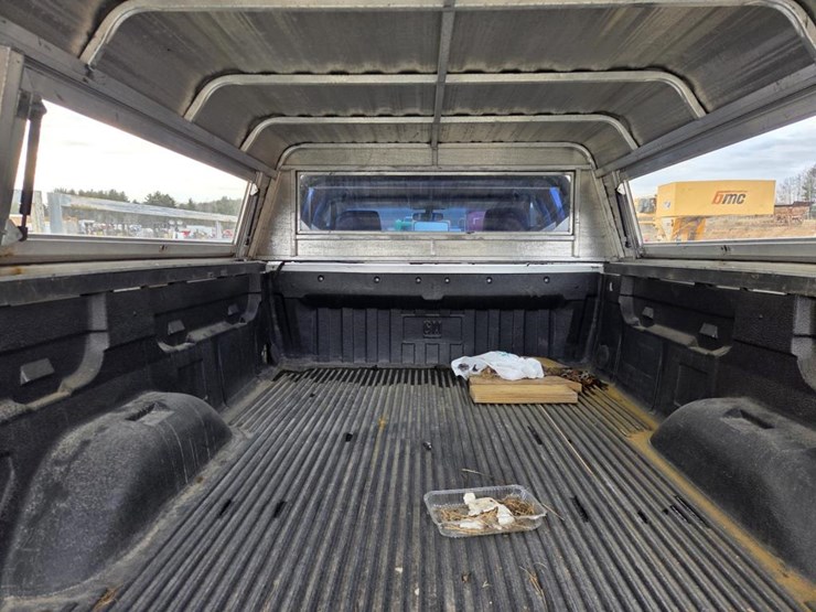 2015-chevrolet-silverado-2500hd-image-28