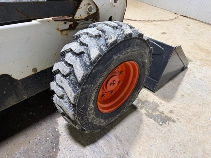 2014-bobcat-s850-image-16