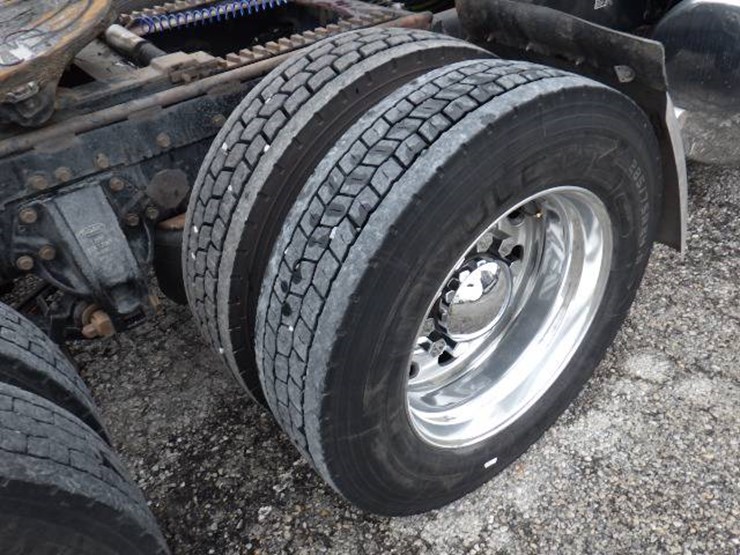 peterbilt-389-image-9