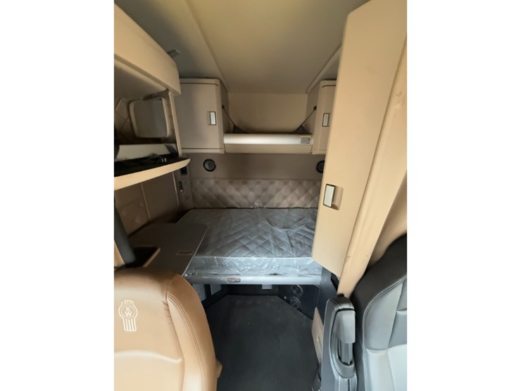 2019-kenworth-t680-image-16