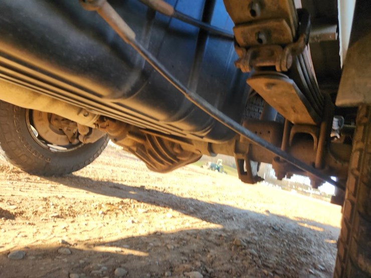 2017-chevrolet-2500-image-29