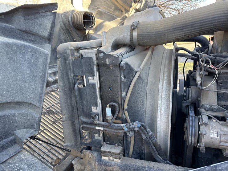 #1994-•-1999-volvo-day-cab-truck-tractor-image-15