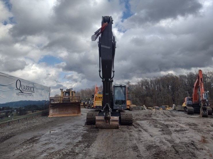 volvo-ec220e-lr-image-2