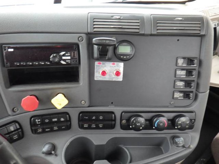 freightliner-cascadia-125-image-16