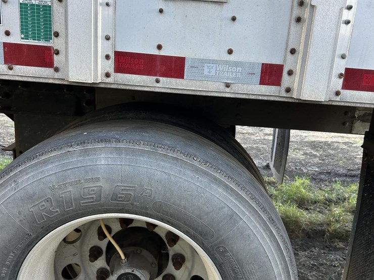 2019-wilson-livestock-trailer-image-15