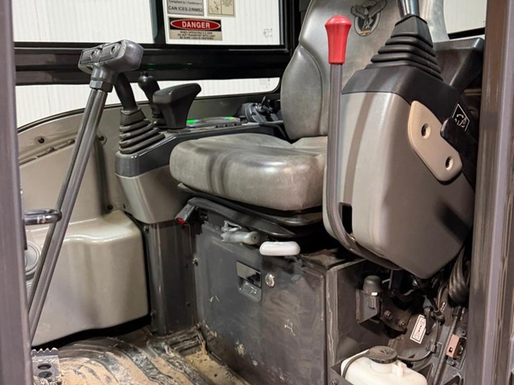 2022-case-cx37c-image-28