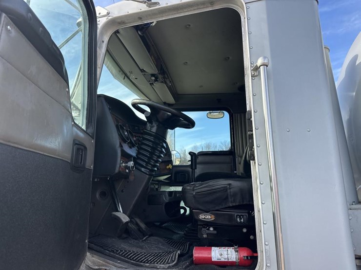 2005-kenworth-t800-image-56