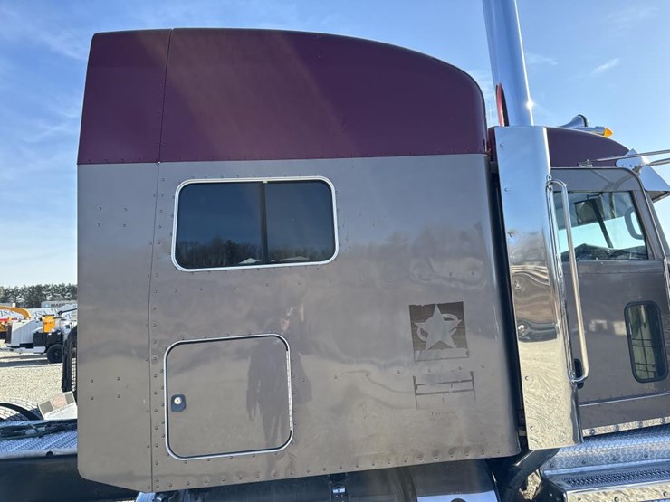 2012-peterbilt-389-image-71
