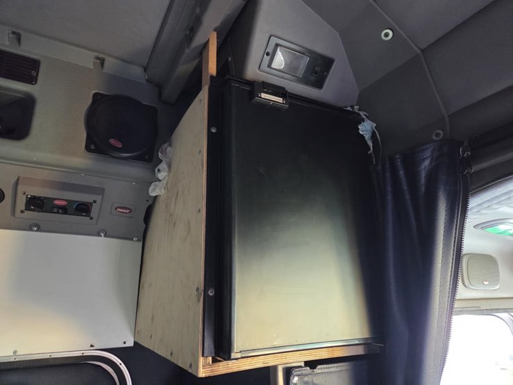 2007-peterbilt-386-image-67