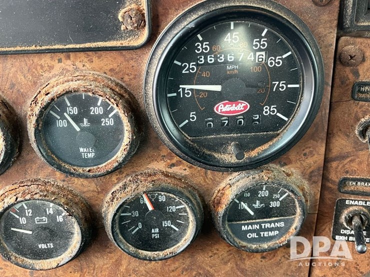 2001-peterbilt-330-image-53