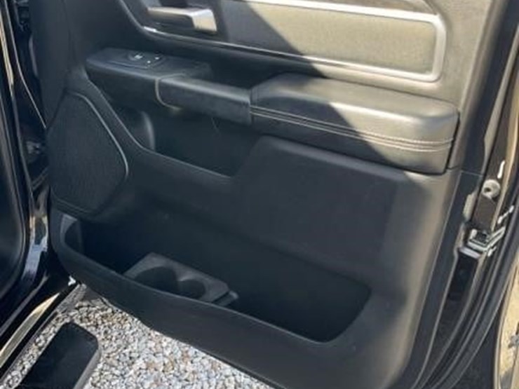 2019-ram-1500-big-horn-image-23